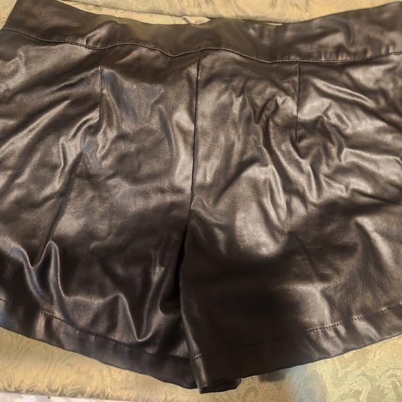 Rsenboye Womens Faux Leather Shorts Size 11 - Picture 4 of 4